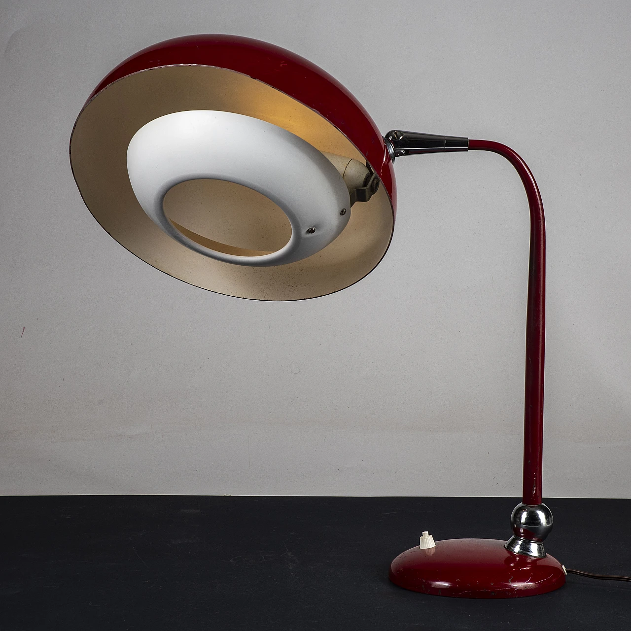 Red metal adjustable ministerial table lamp, 1950s 2