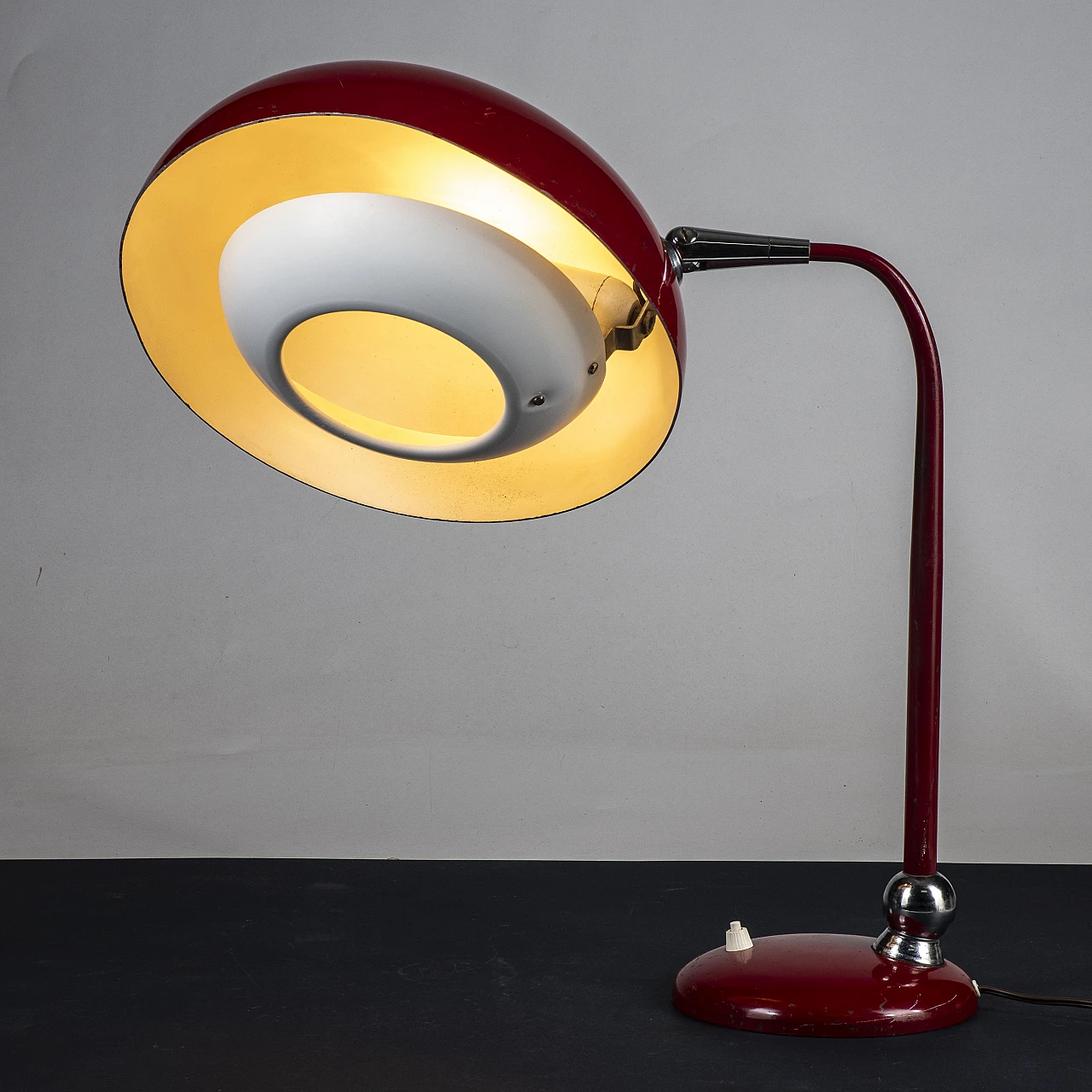 Red metal adjustable ministerial table lamp, 1950s 3
