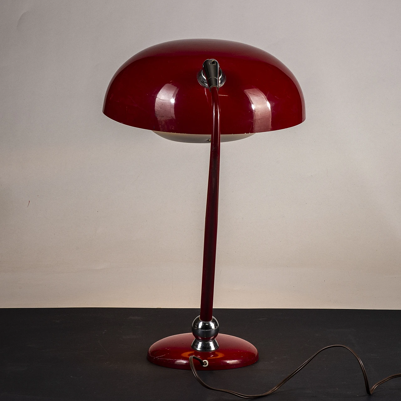 Lampada da tavolo ministeriale orientabile in metallo rosso, anni '50 6