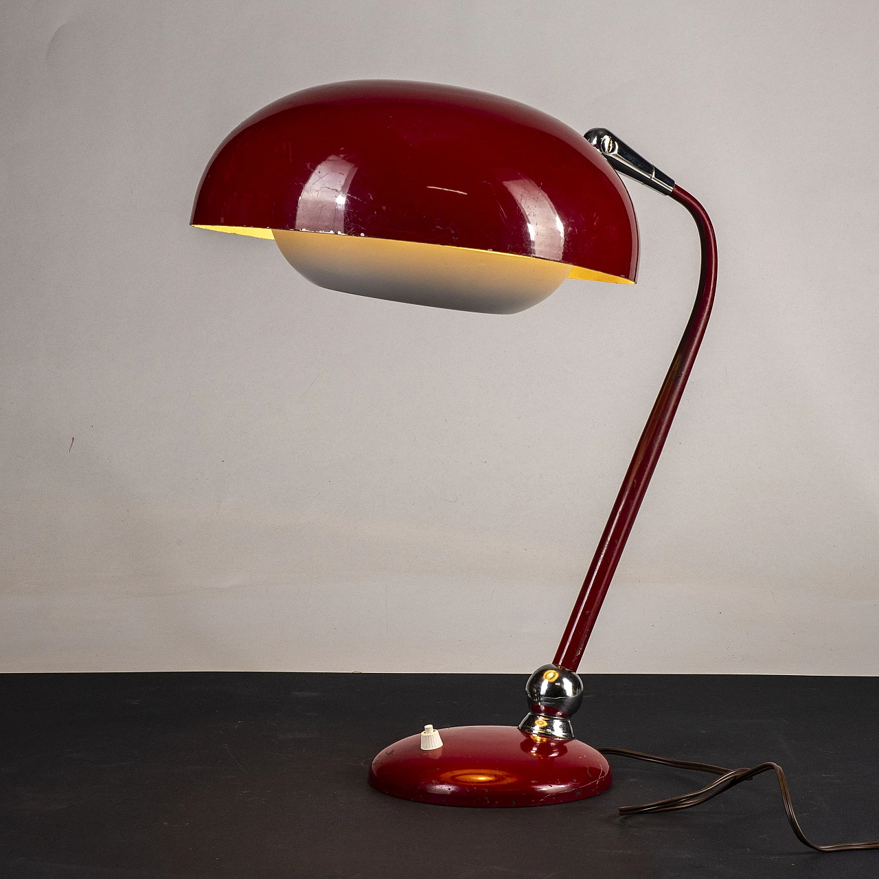 Lampada da tavolo ministeriale orientabile in metallo rosso, anni '50 7