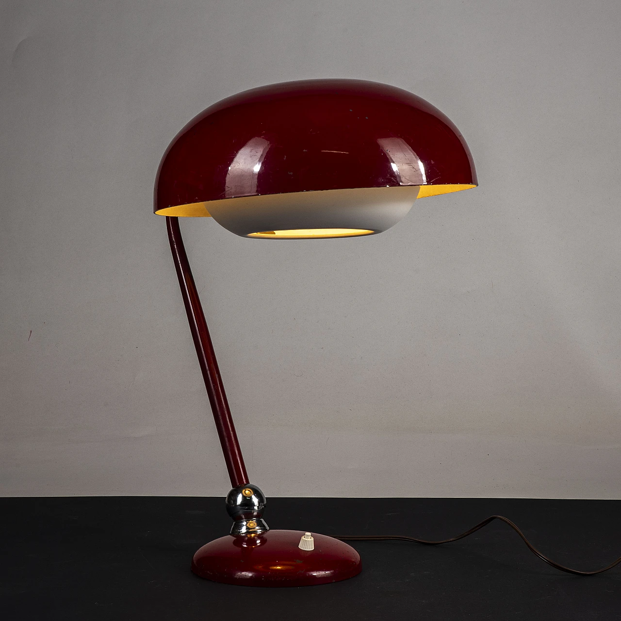 Lampada da tavolo ministeriale orientabile in metallo rosso, anni '50 8