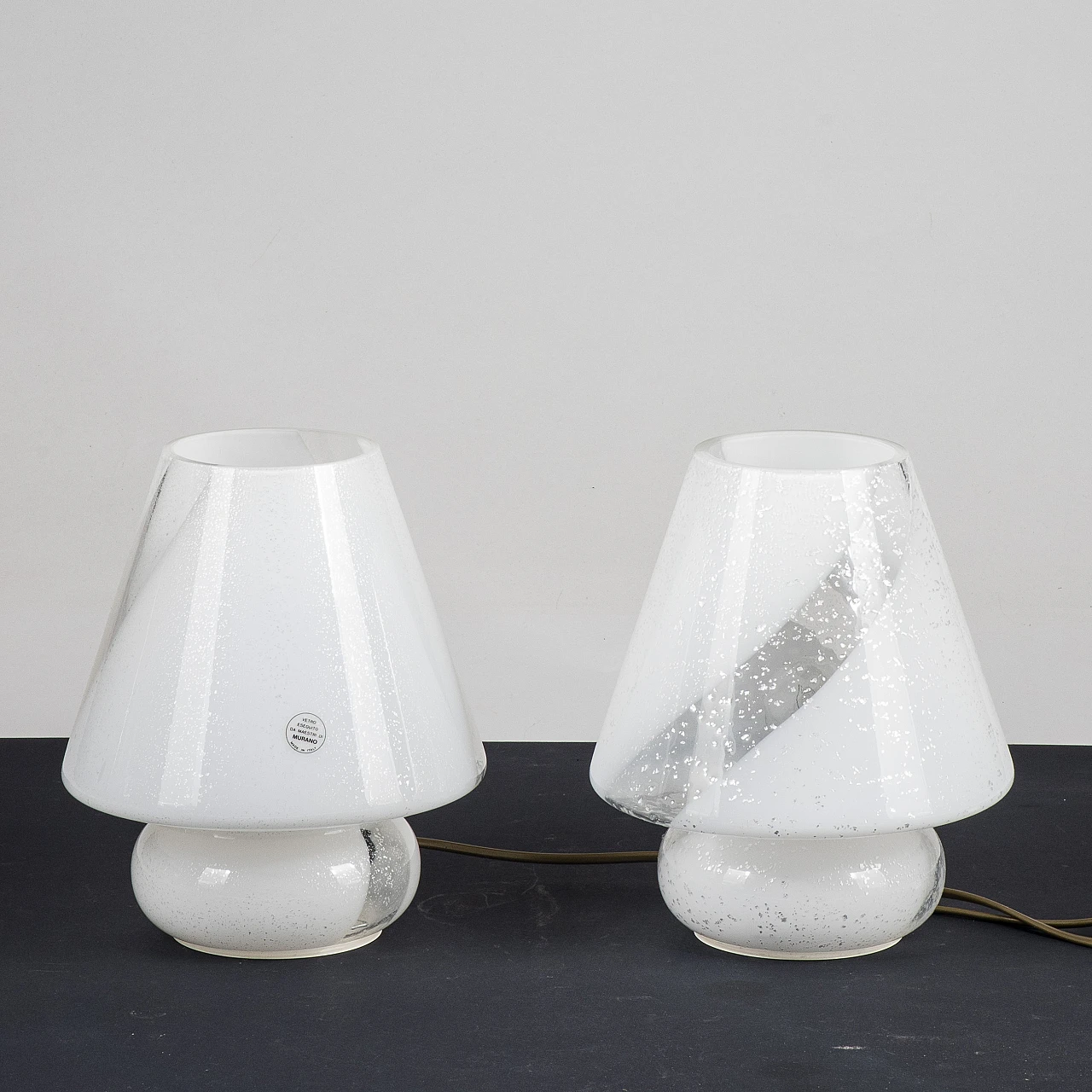 Coppia di lampade in vetro di Murano bianco e argento, anni '80 1
