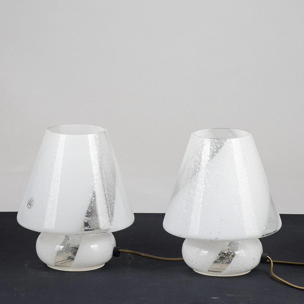 Coppia di lampade in vetro di Murano bianco e argento, anni '80 4