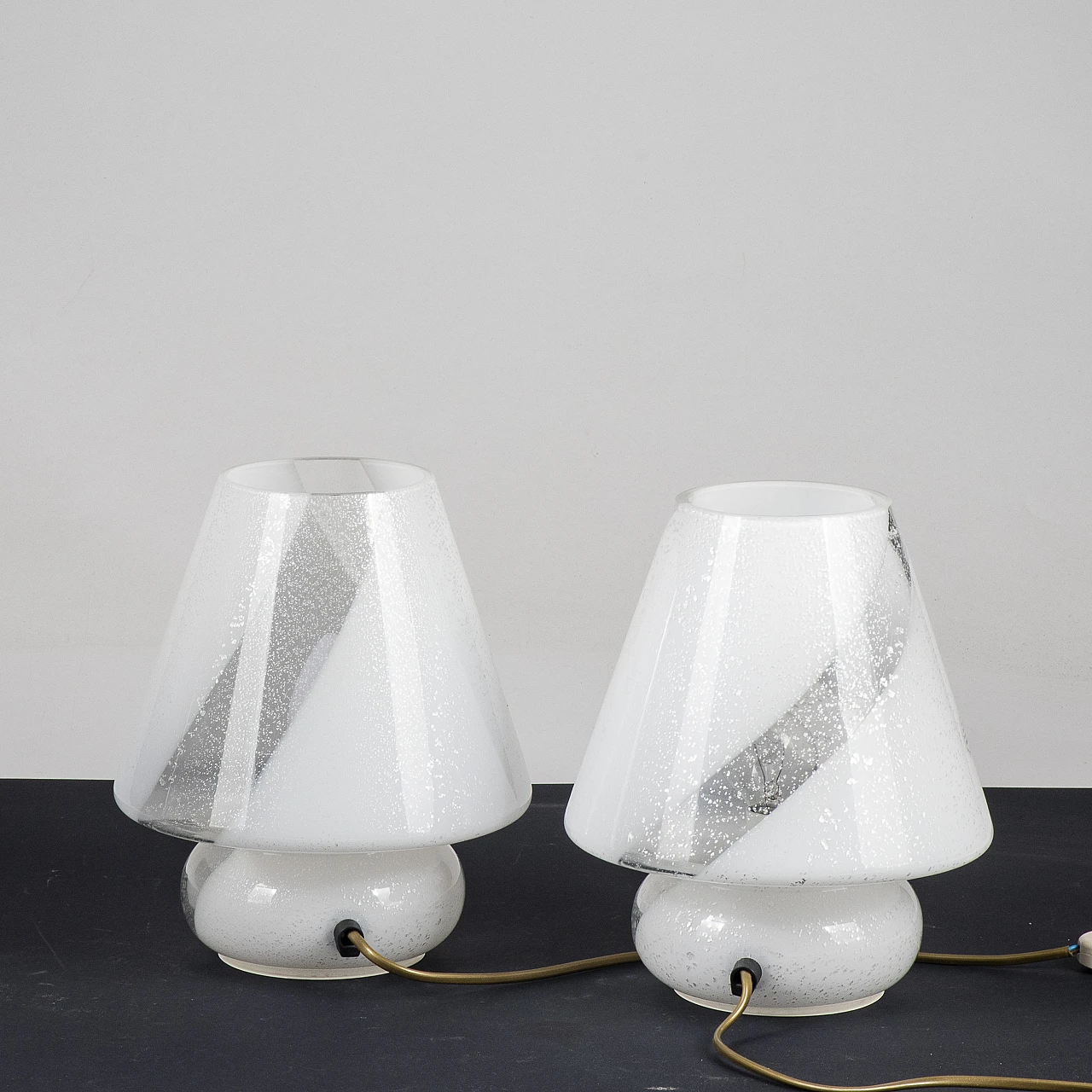 Coppia di lampade in vetro di Murano bianco e argento, anni '80 5