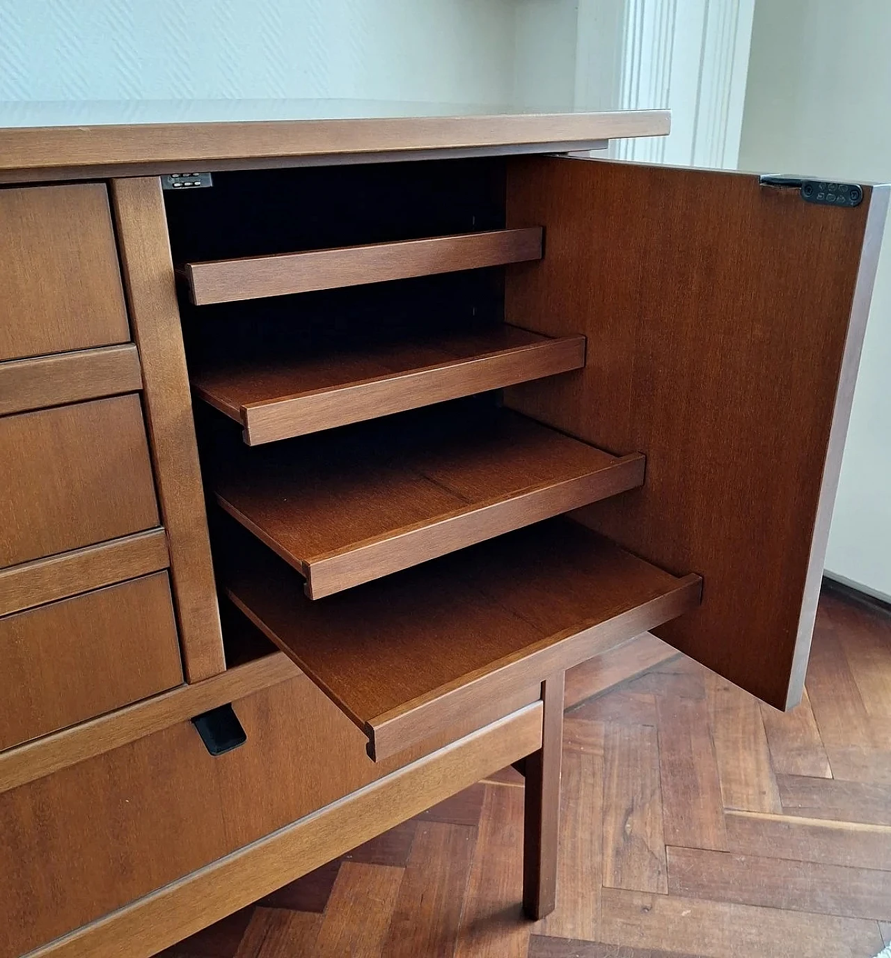 Tanganika walnut sideboard by Giorgetti, 1990s 6