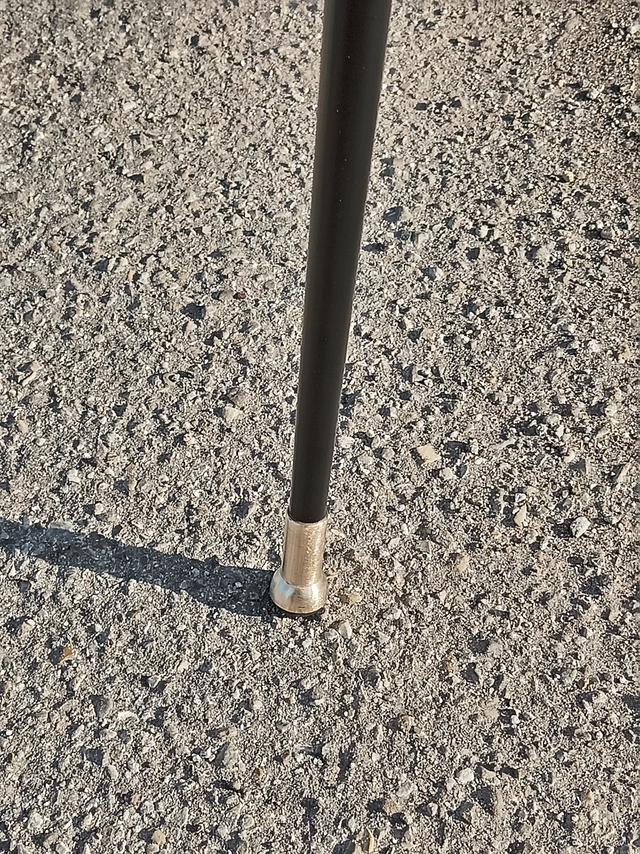 Tavolino con piano in marmo e gambe a spillo in metallo, anni '50 8