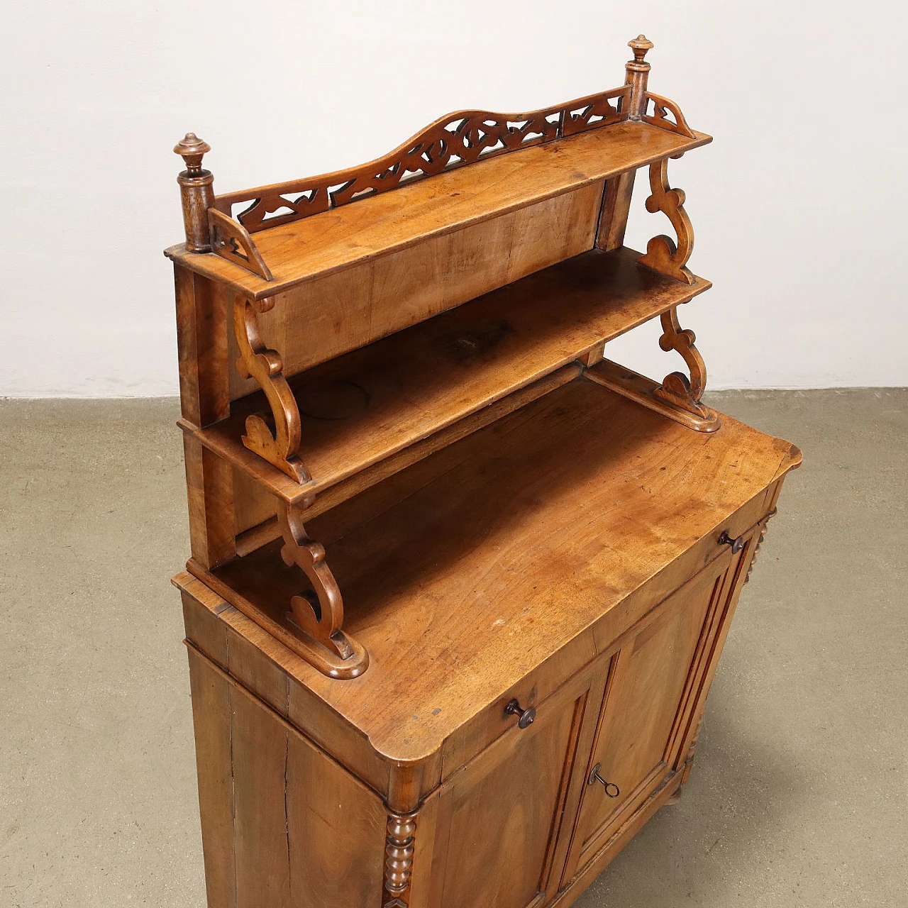 Walnut sideboard with riser and curved uprights, 19th century 3