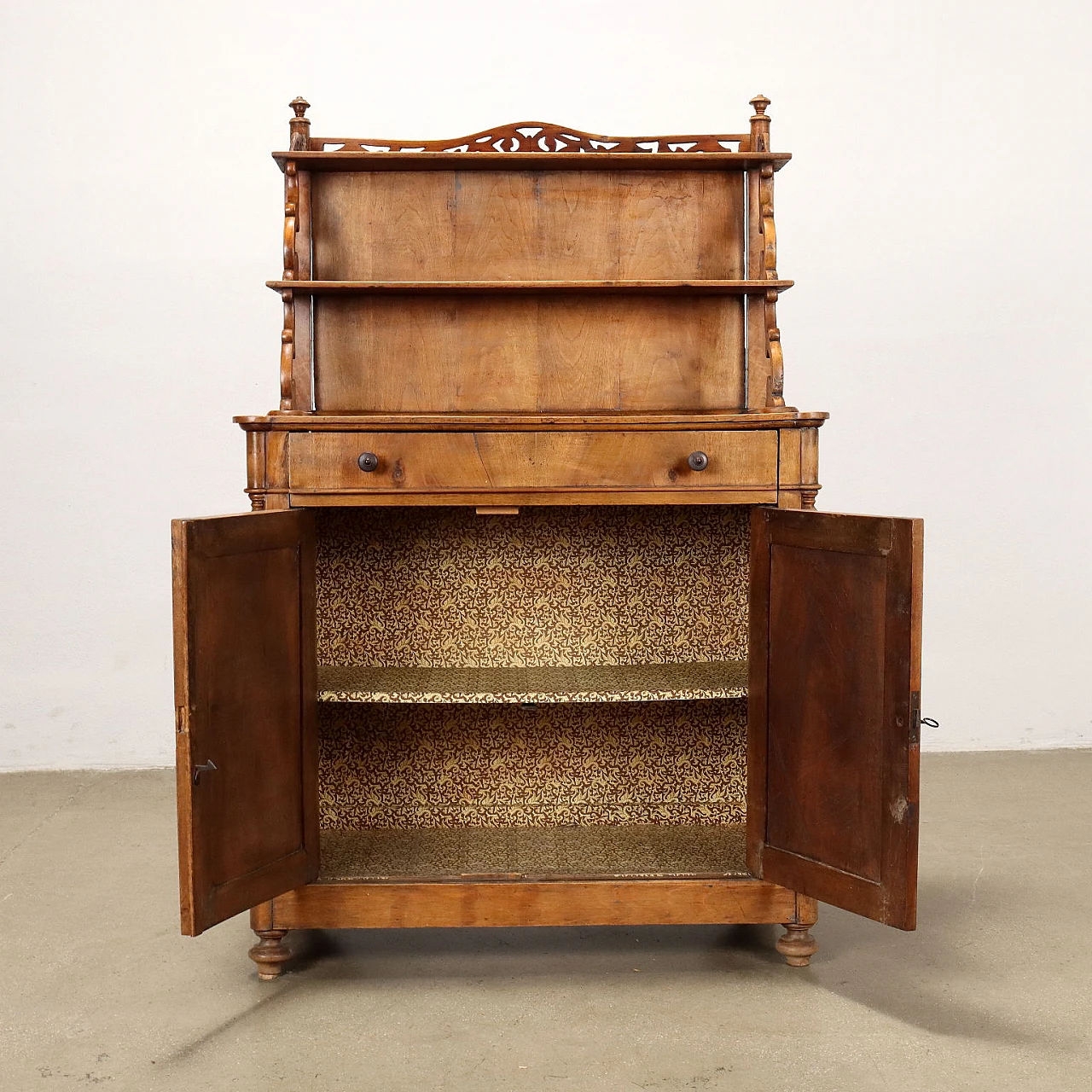 Walnut sideboard with riser and curved uprights, 19th century 6