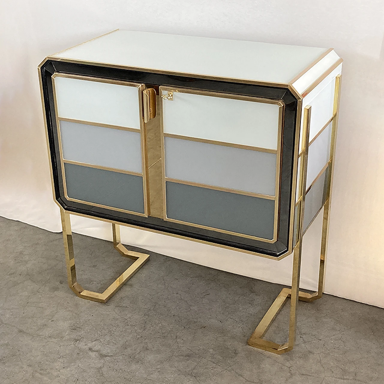 Wooden sideboard with two doors and covered in glass, 1980s 2