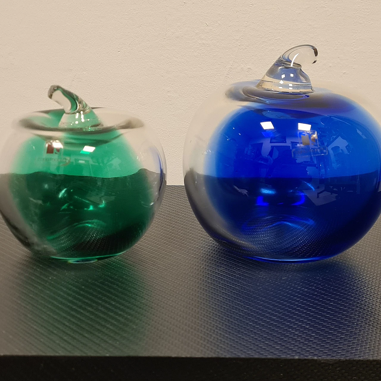 Pair Murano glass apples by Carlo Moretti, 1980s 2