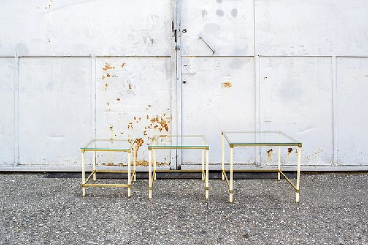 3 Nesting tables in lacquered brass, brass and glass, 1970s 1