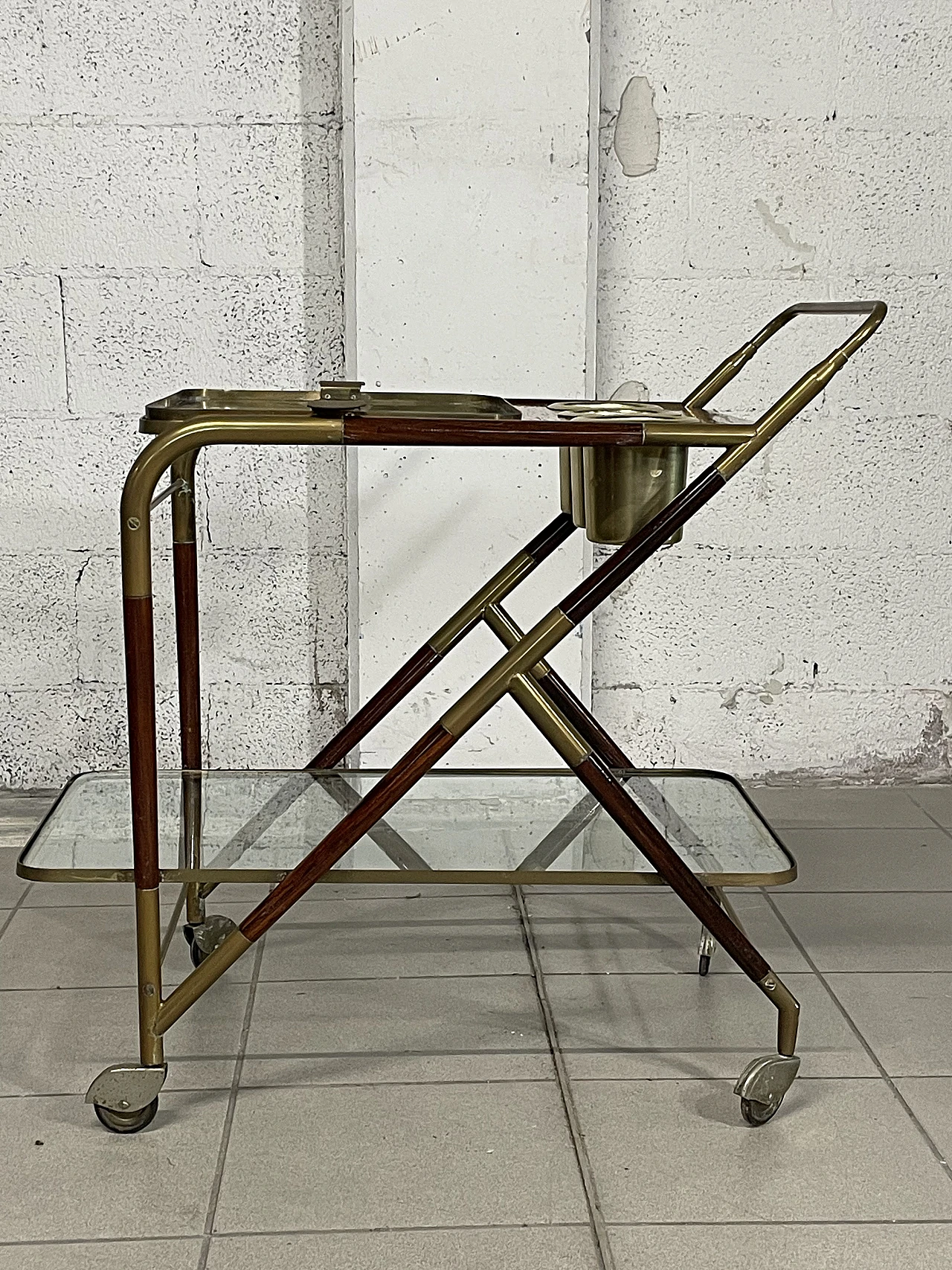 Bar cart in glass, wood and brass, 1950s 8