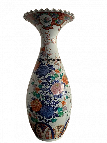 Vaso orientale in porcellana con motivo floreale, anni '50
