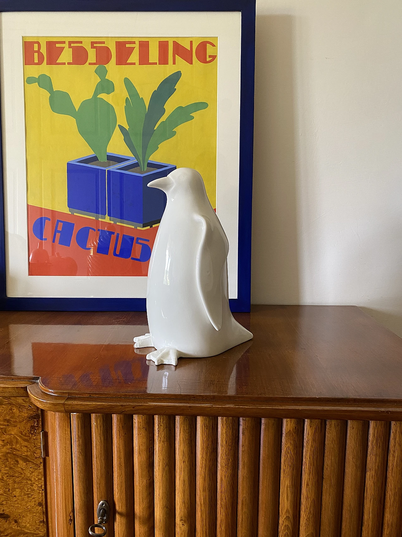 Scultura di pinguino in ceramica bianca, anni '80 2