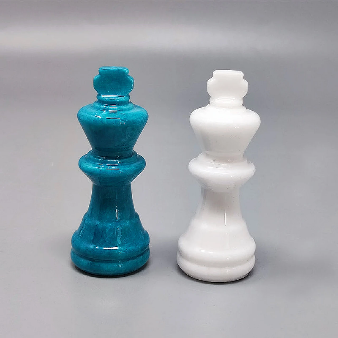 White and turquoise Volterra alabaster chessboard, 1970s 7