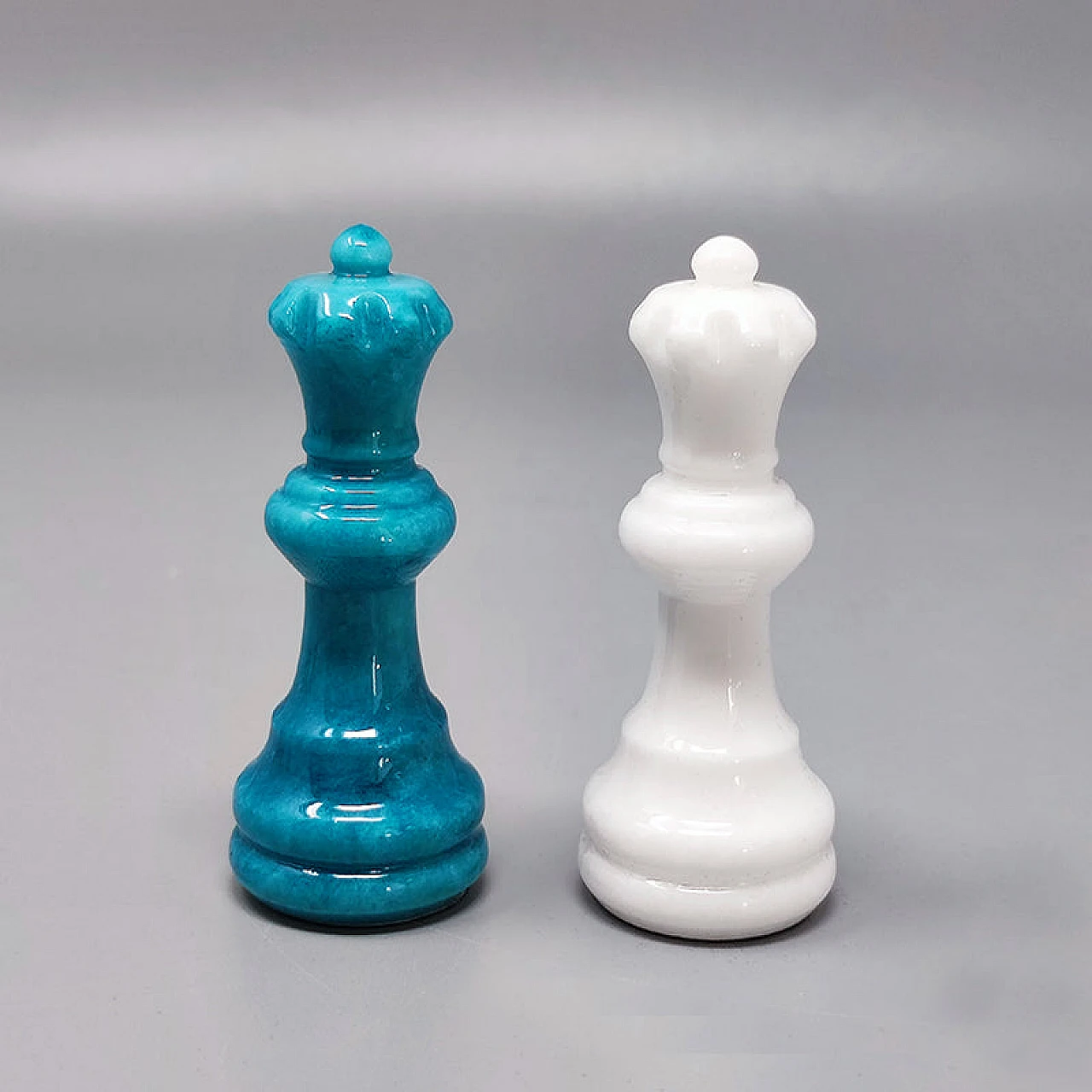 White and turquoise Volterra alabaster chessboard, 1970s 8