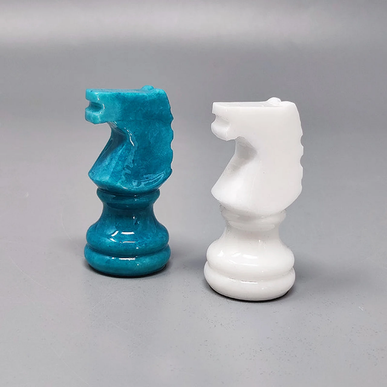 White and turquoise Volterra alabaster chessboard, 1970s 10