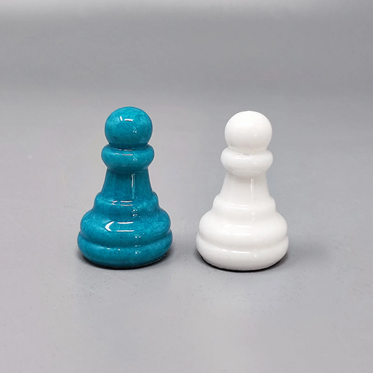 White and turquoise Volterra alabaster chessboard, 1970s 12