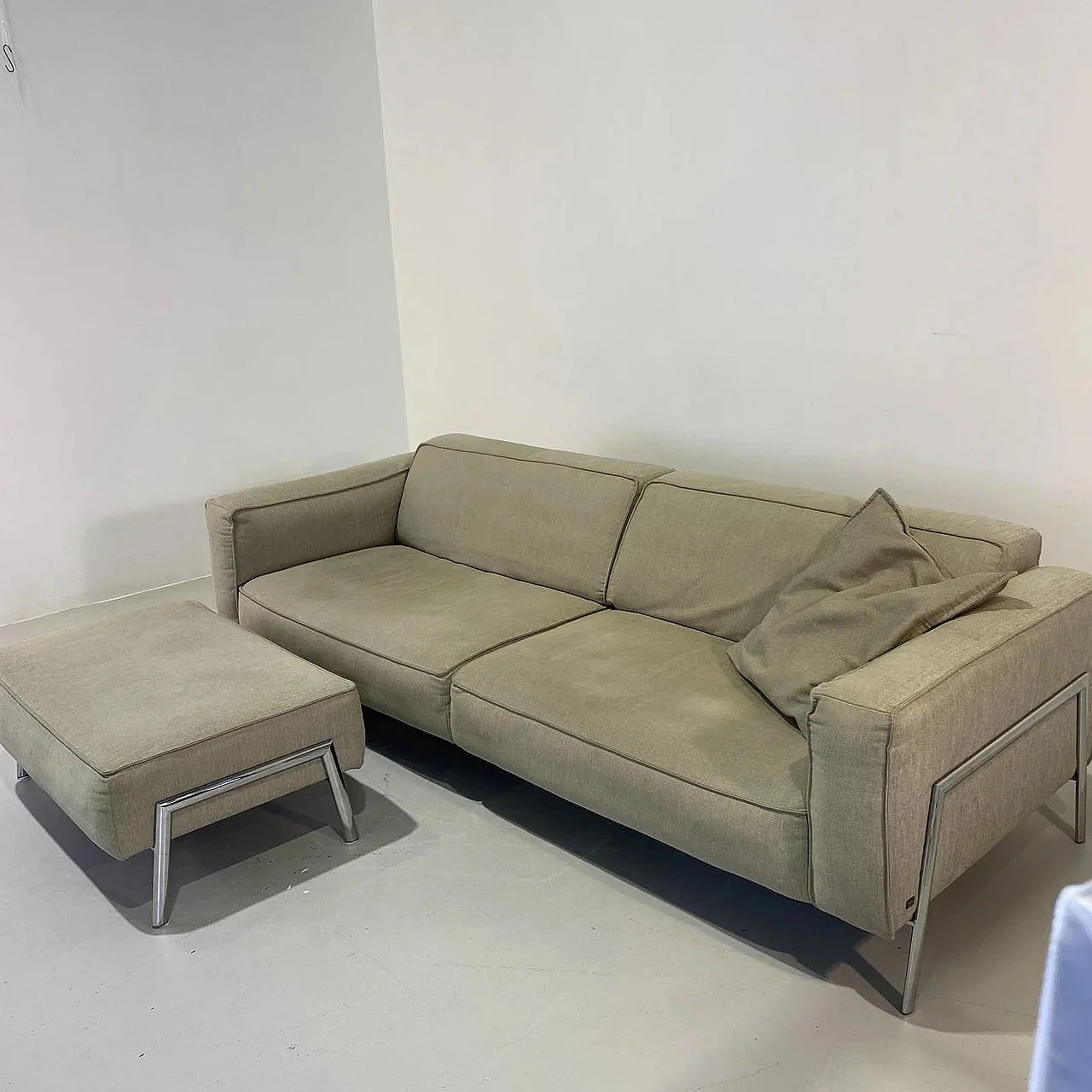 Divano e poggiapiedi Bacio di Cuno Frommherz per Rolf Benz 2