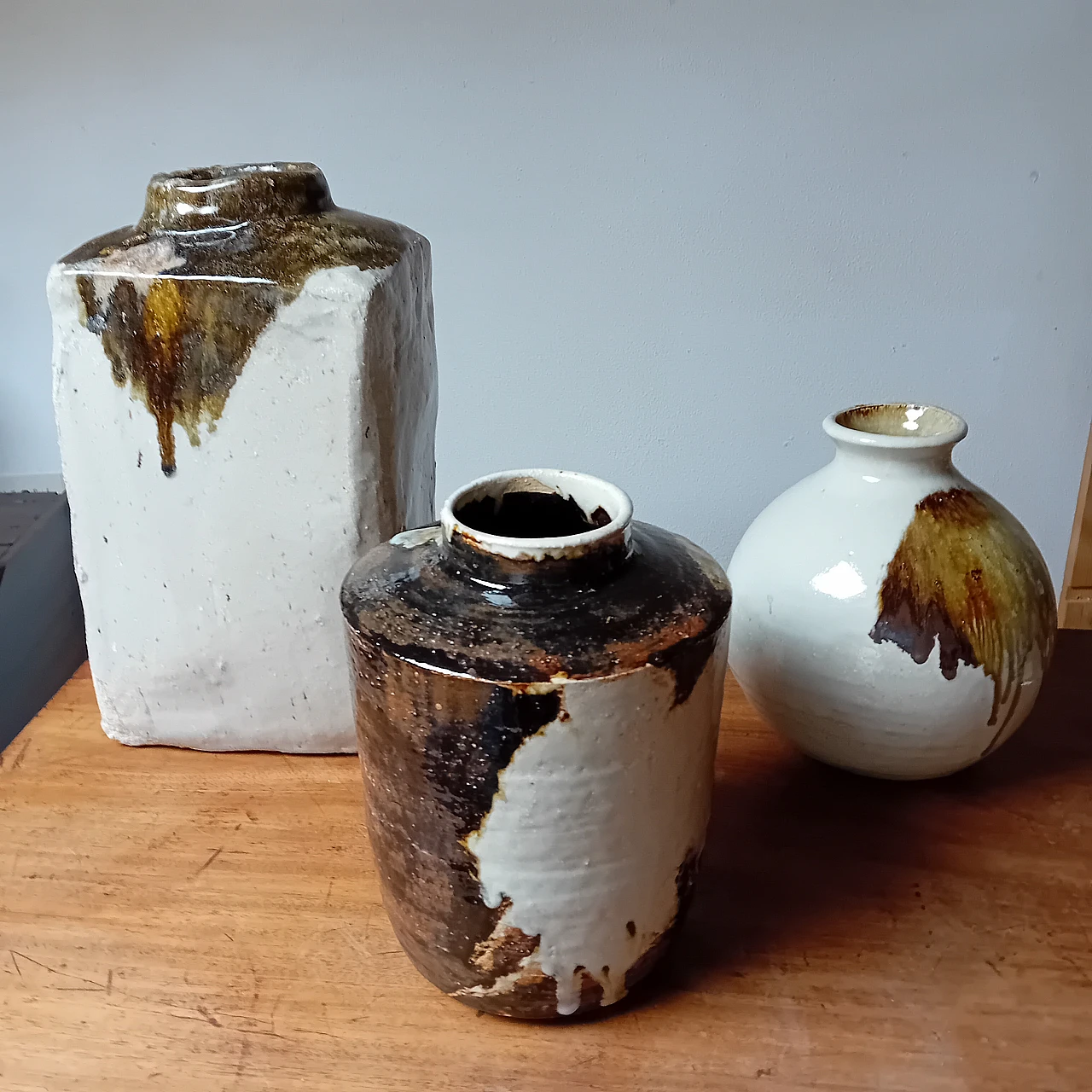 Roberto Musiani, rakù ceramic cylindrical vase, 2000s 11