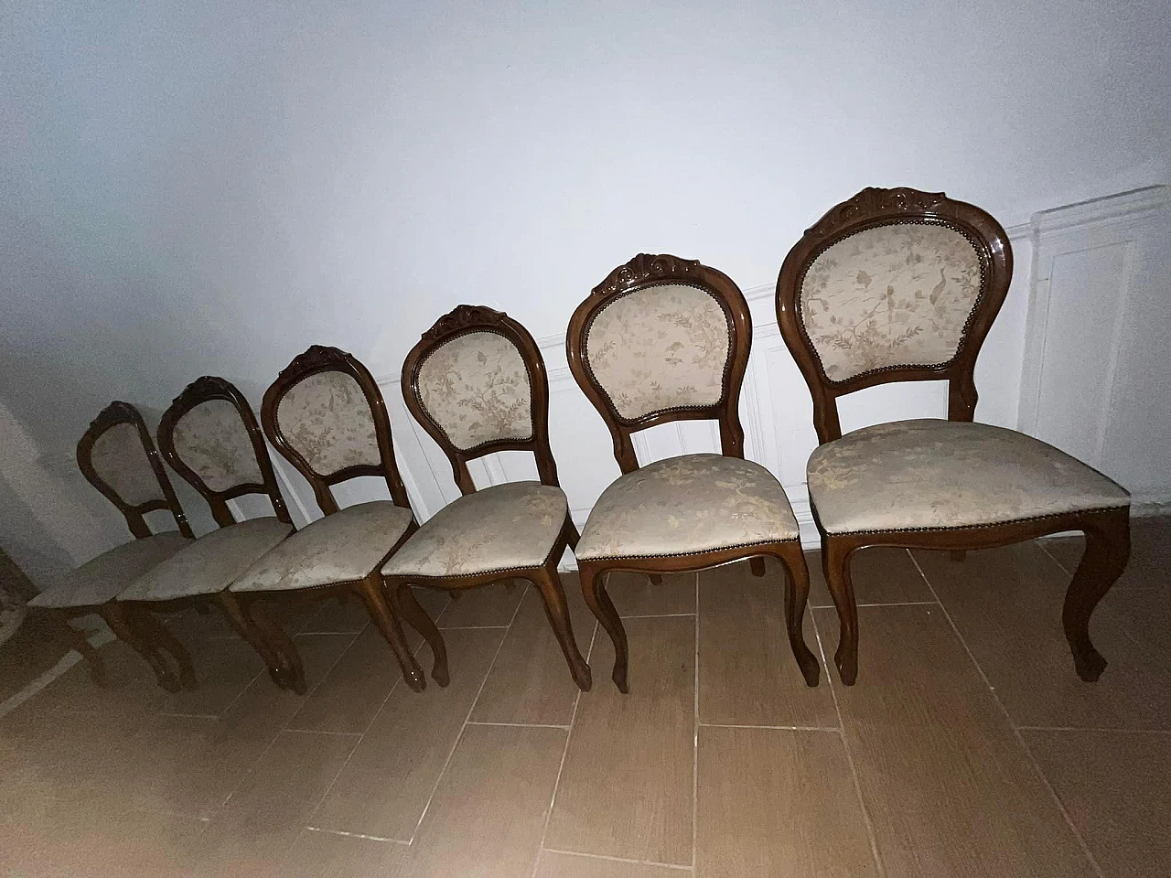 6 Chairs in wood and fabric with floral motifs and swans, 1970s 3