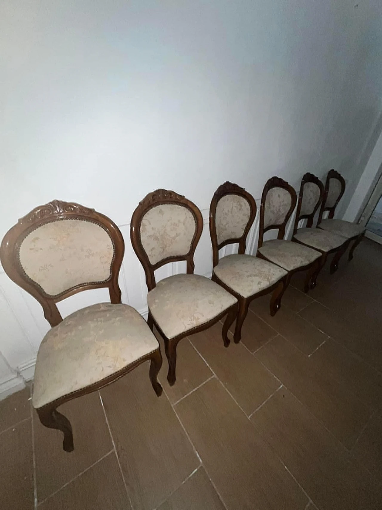 6 Chairs in wood and fabric with floral motifs and swans, 1970s 4