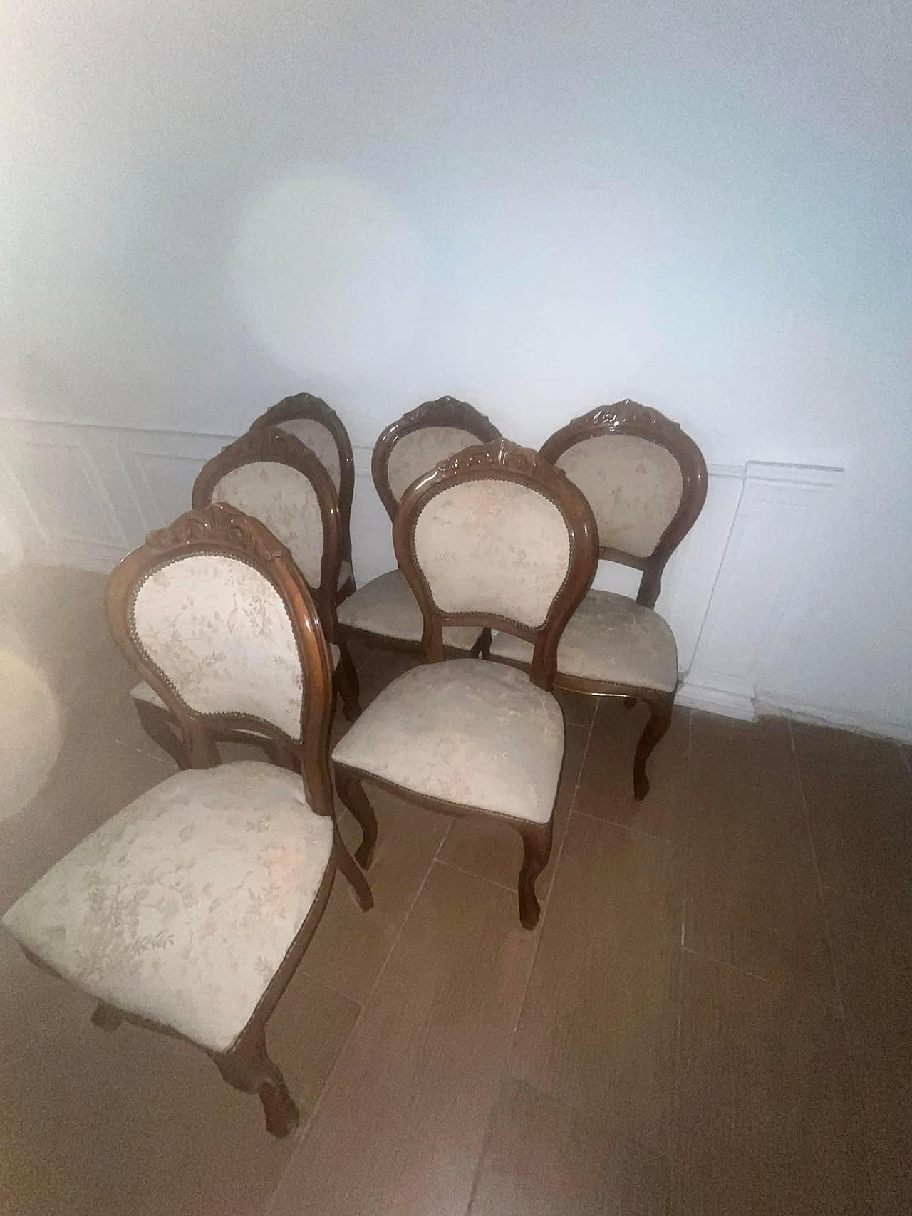 6 Chairs in wood and fabric with floral motifs and swans, 1970s 6