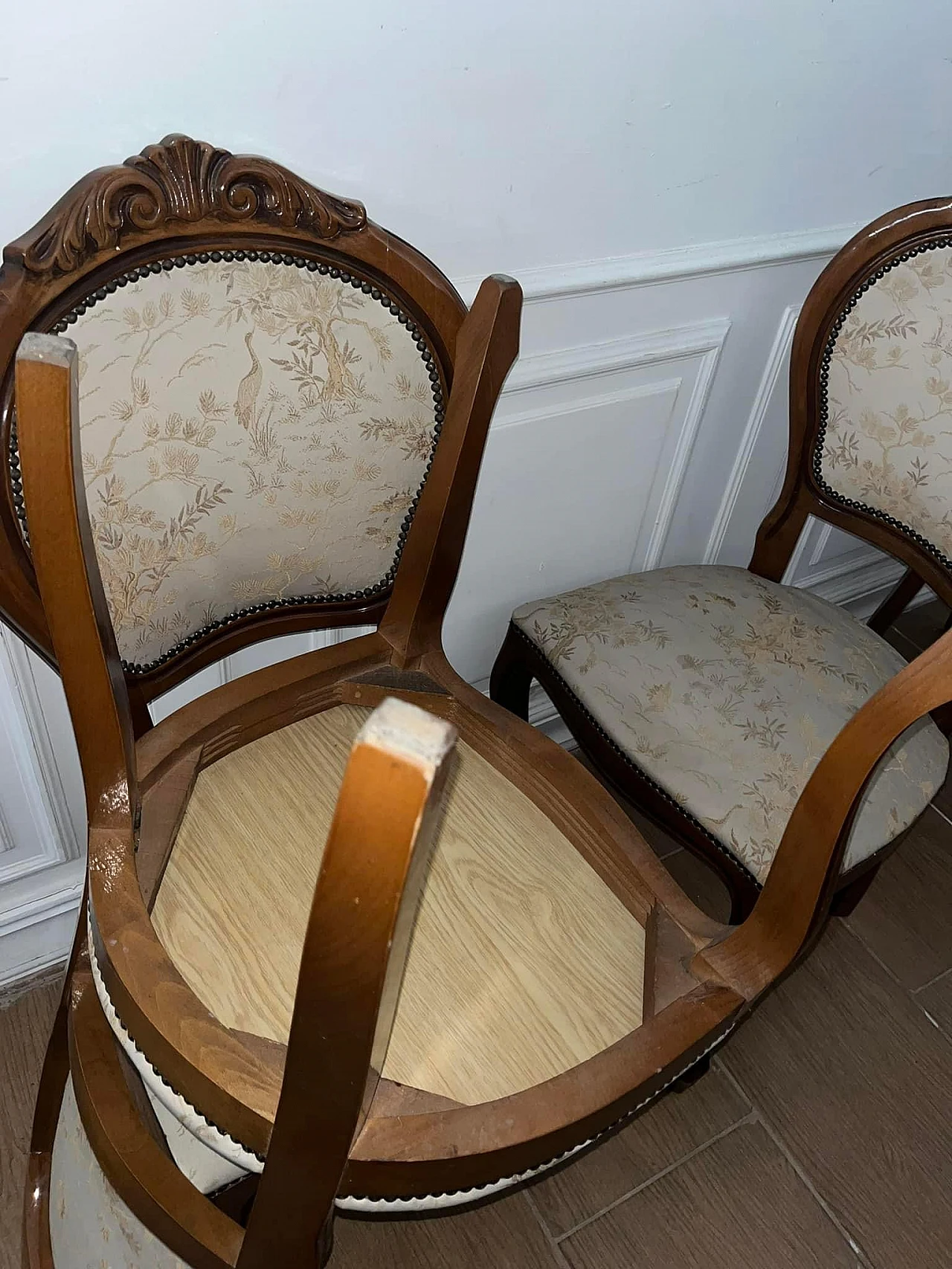 6 Chairs in wood and fabric with floral motifs and swans, 1970s 13