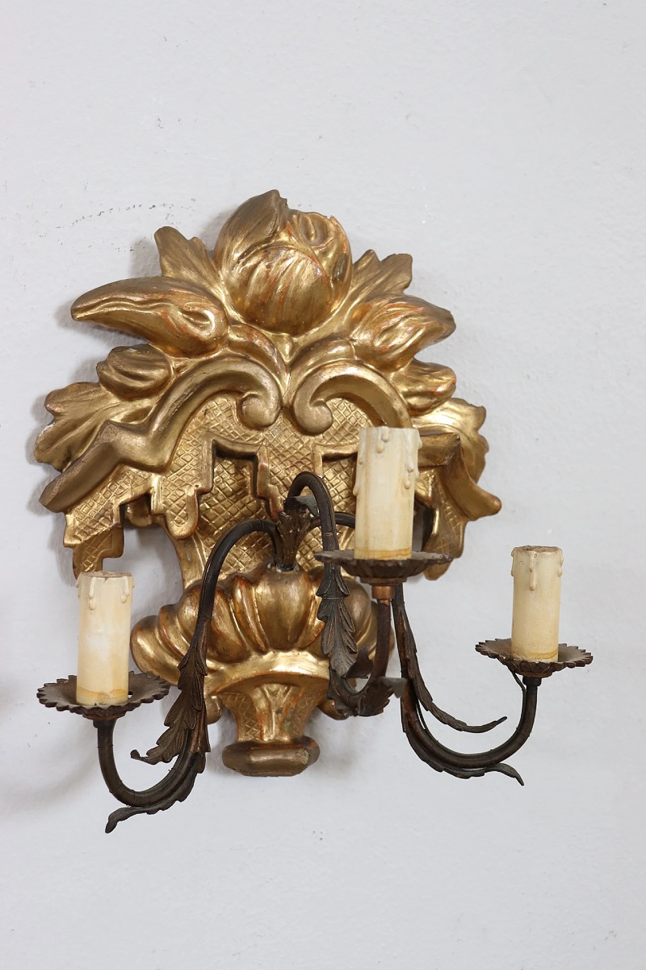 Pair of carved and gilded spruce wall lights 3