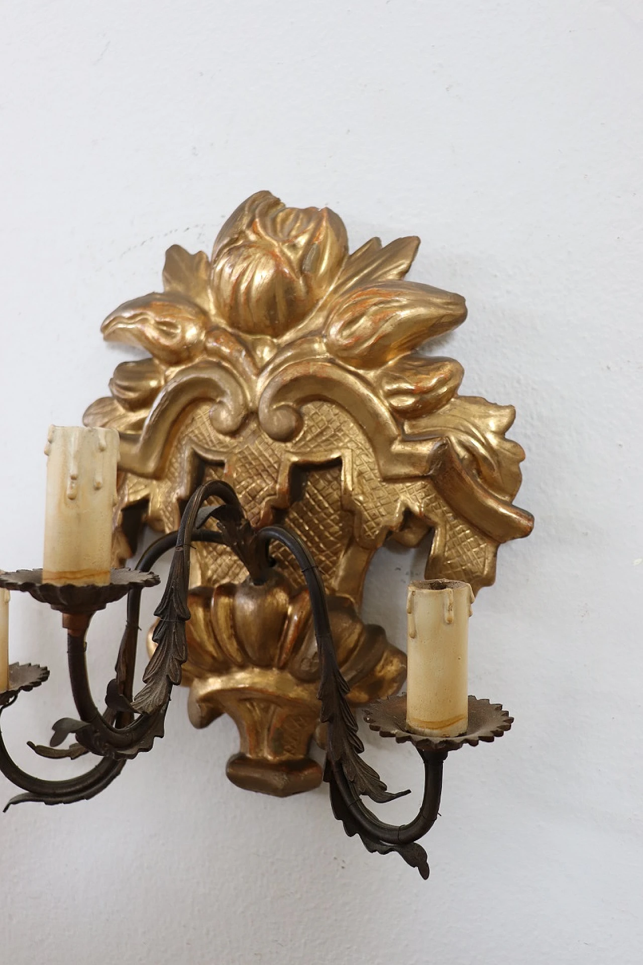 Pair of carved and gilded spruce wall lights 5