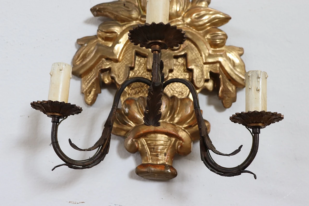 Pair of carved and gilded spruce wall lights 7