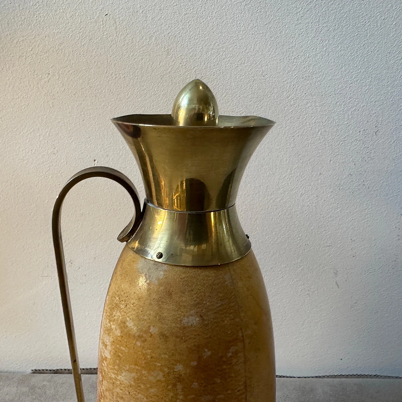 Caraffa in pelle di capra e ottone di Aldo Tura per Macabo, anni '50 3