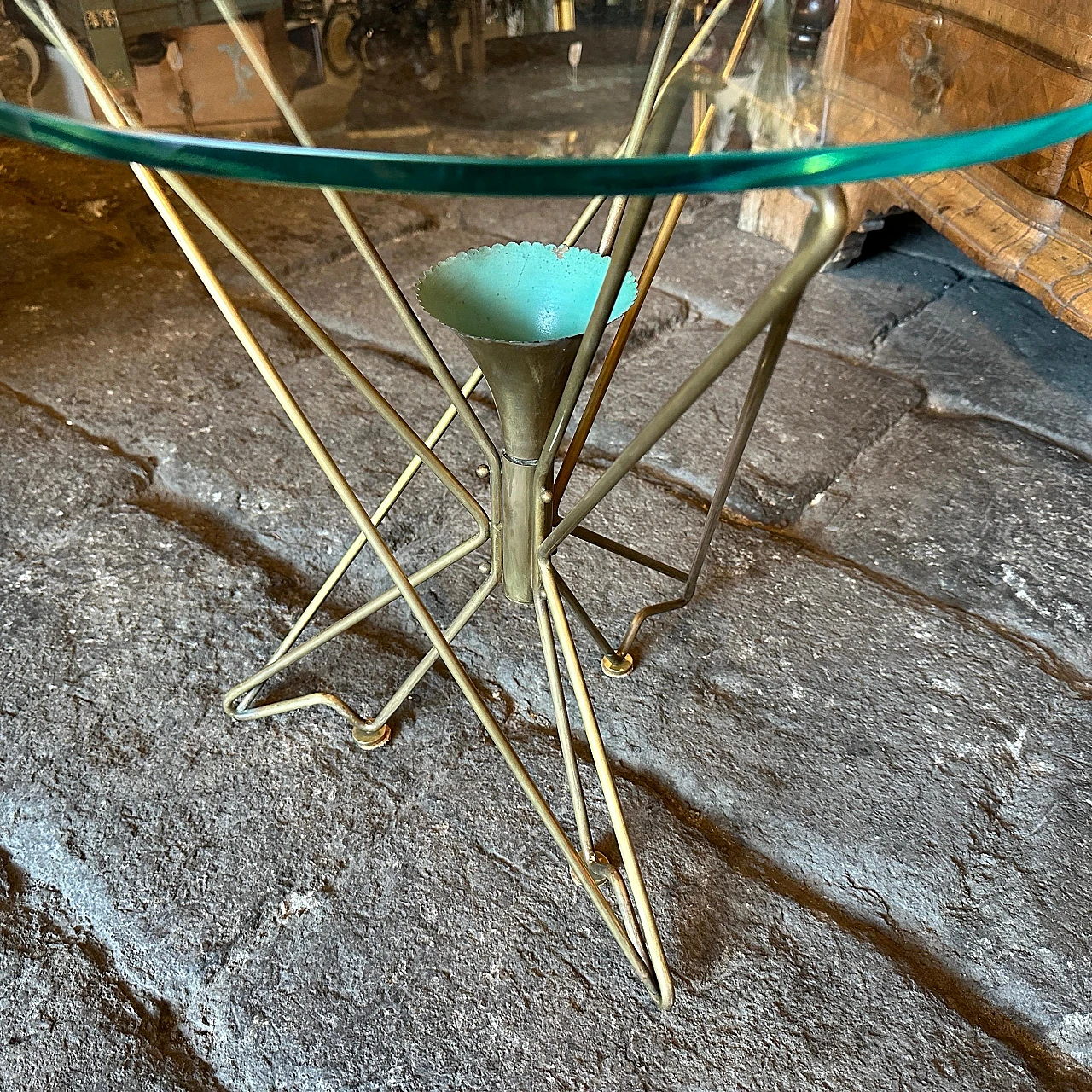 Round solid brass coffee table attributed to Gio Ponti, 1950s 11