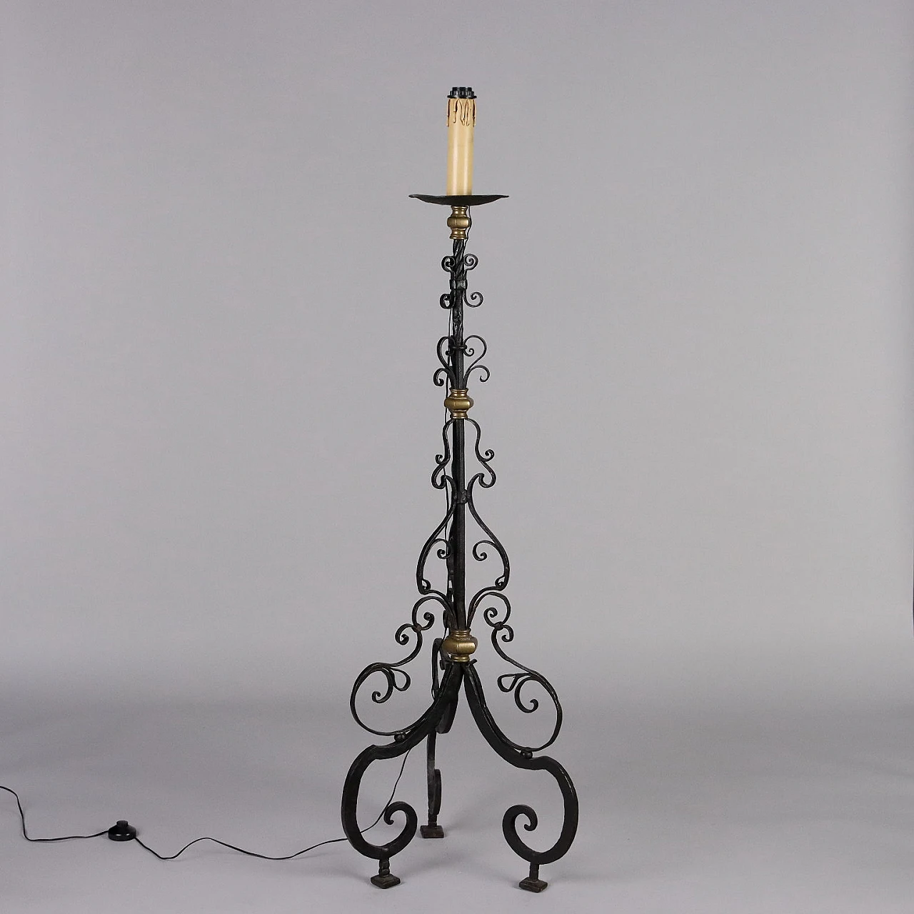 Candle holder in wrought iron with brass inserts, 19th century 1