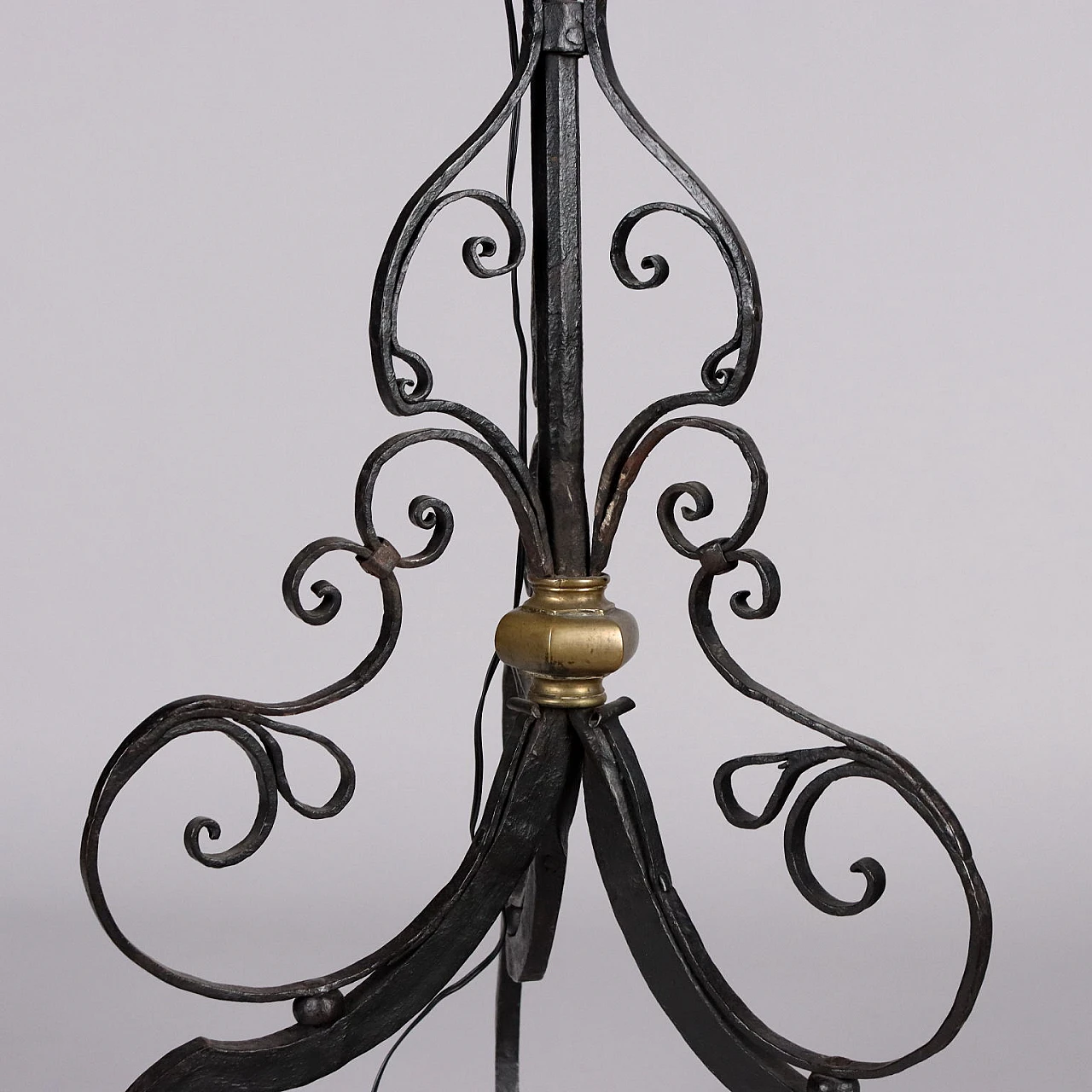 Candle holder in wrought iron with brass inserts, 19th century 5