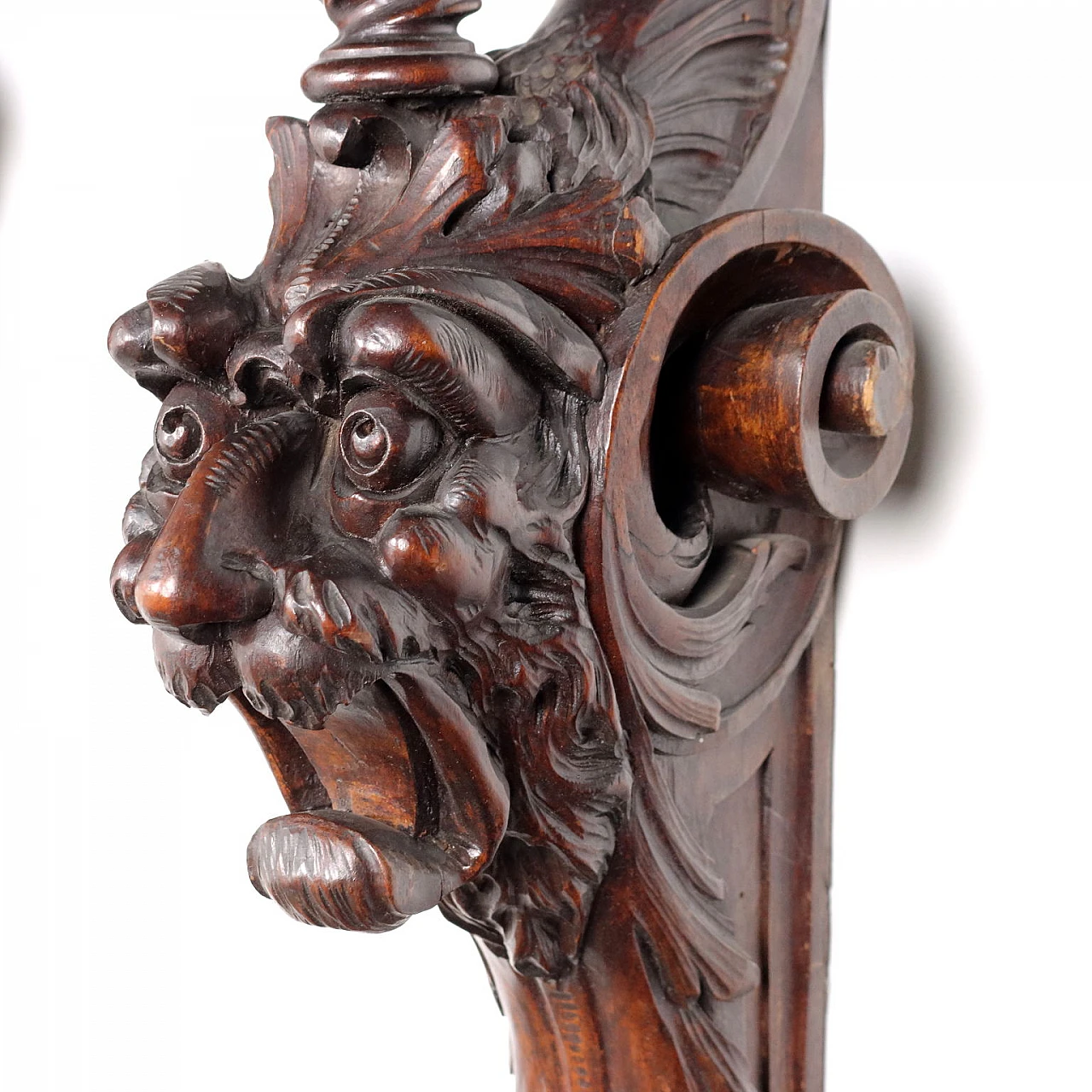 Pair of carved mahogany shelves, 19th century 3