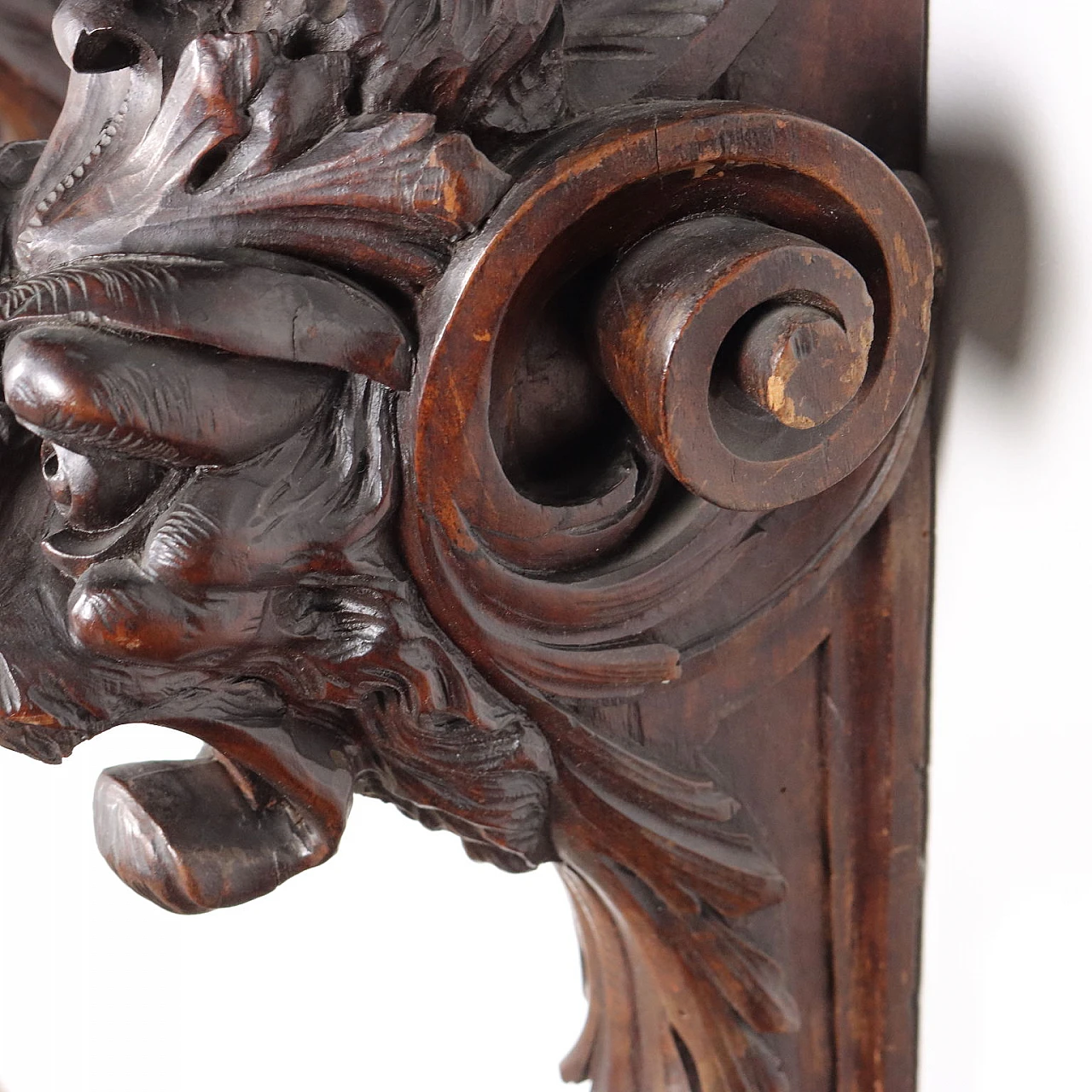 Pair of carved mahogany shelves, 19th century 4