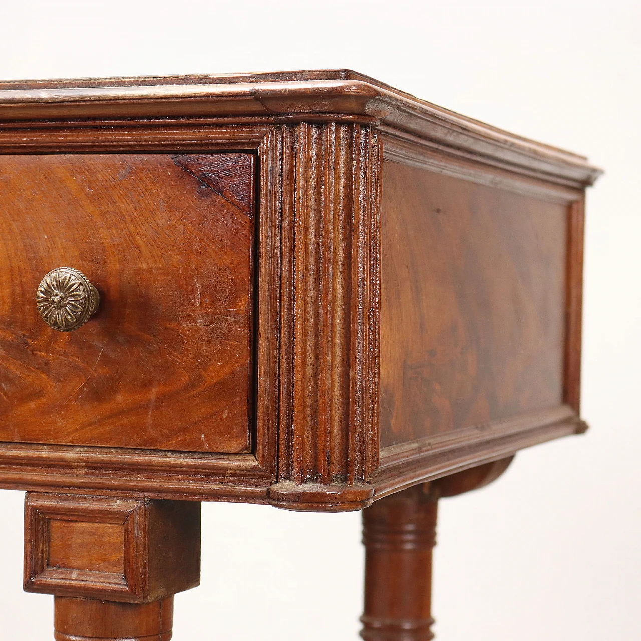 Early Victorian mahogany feather panelled writing desk, mid-19th century 4