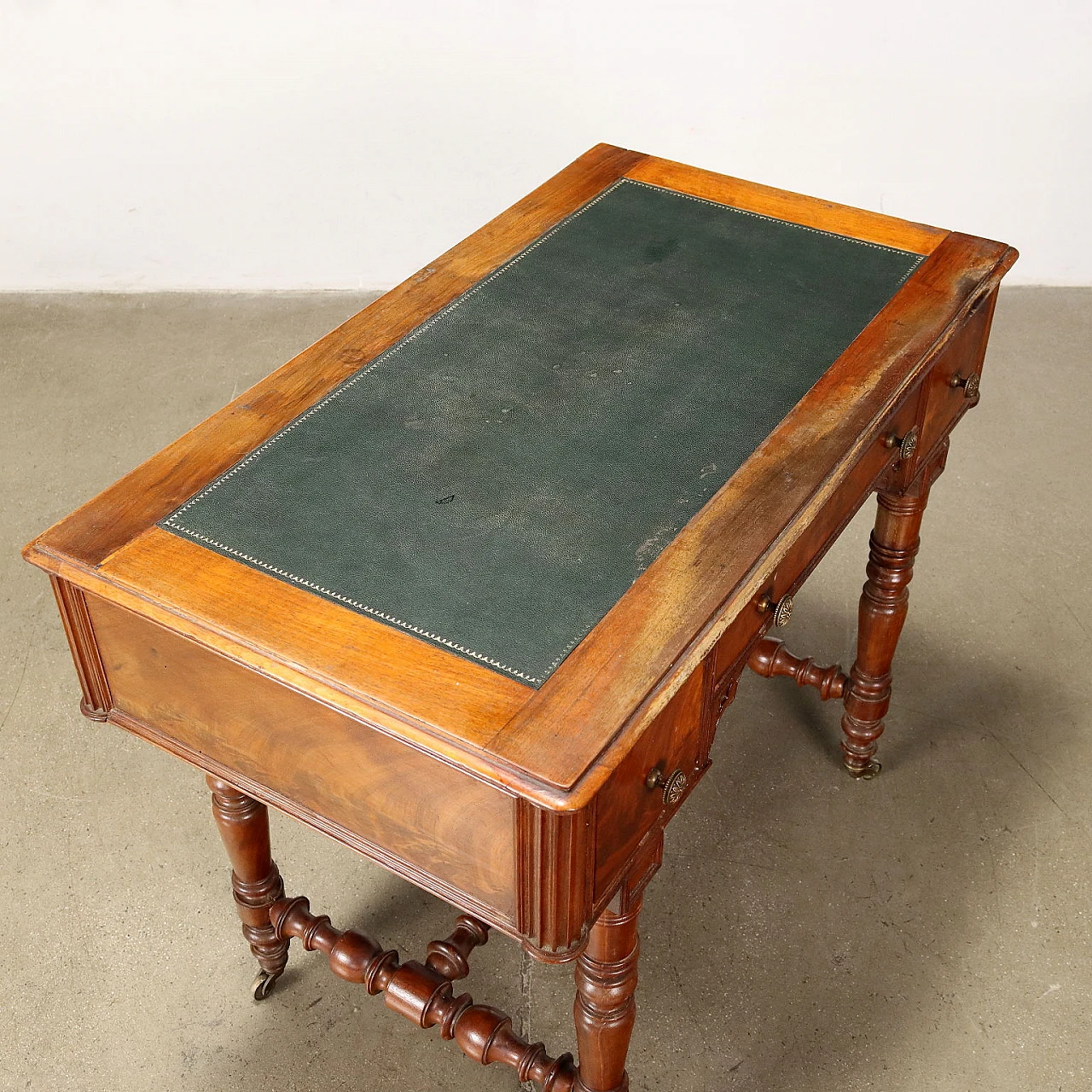 Early Victorian mahogany feather panelled writing desk, mid-19th century 8