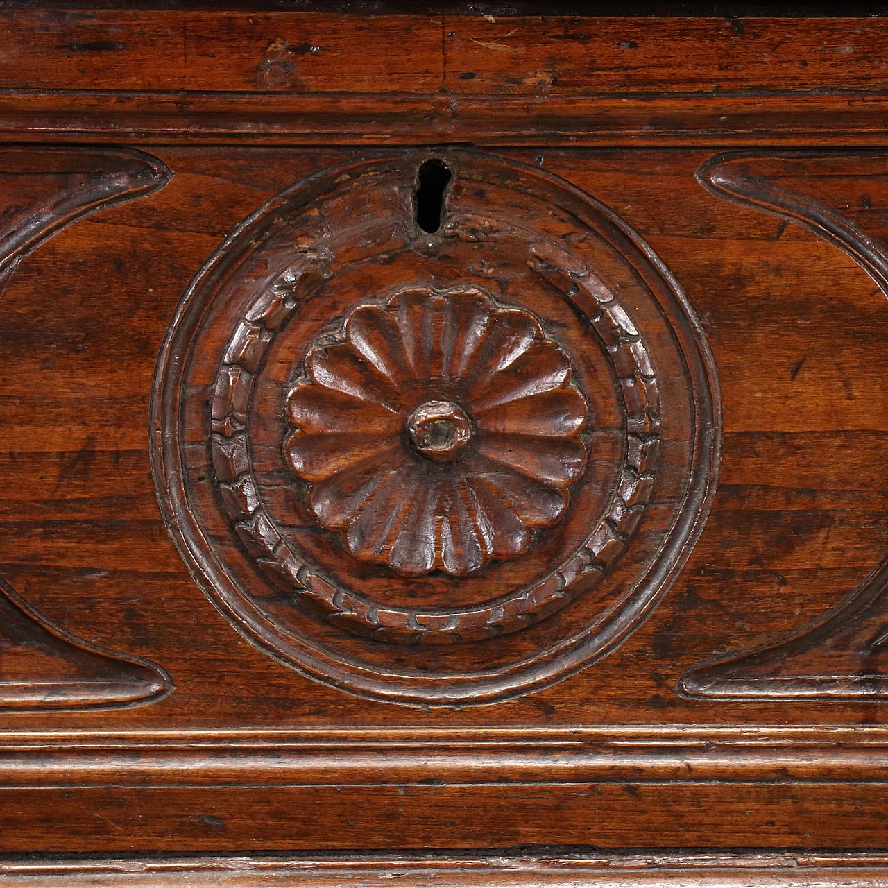 Neoclassical chest in carved poplar, 18th century 7
