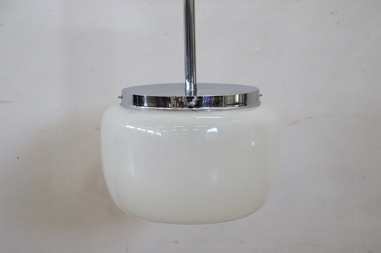 Lampadario in vetro bianco opalino e metallo cromato, anni '60 4