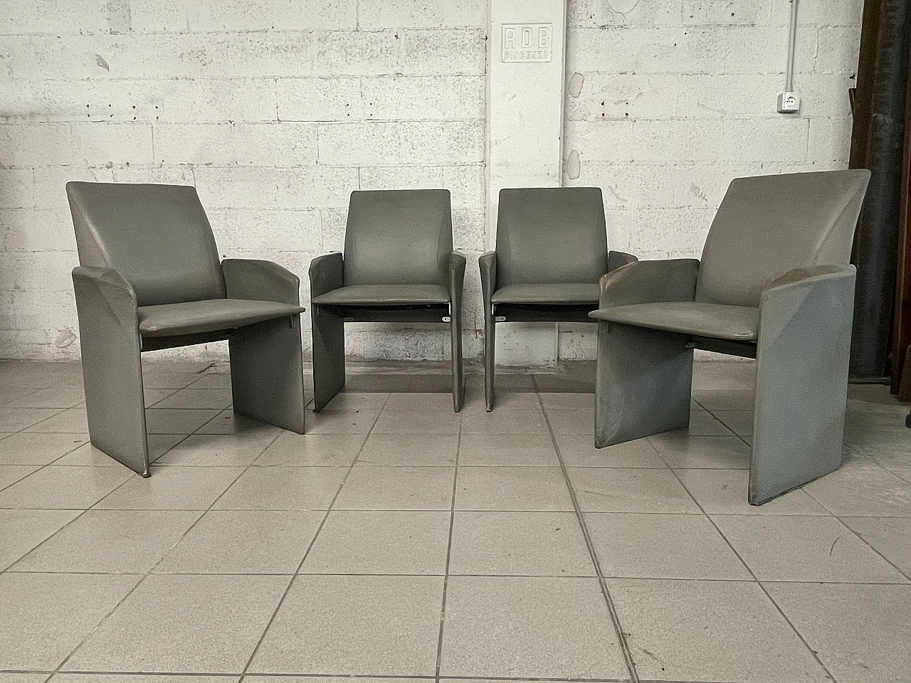 4 Leather armchairs by G. Offredi for Saporiti Italia, 1980s 15