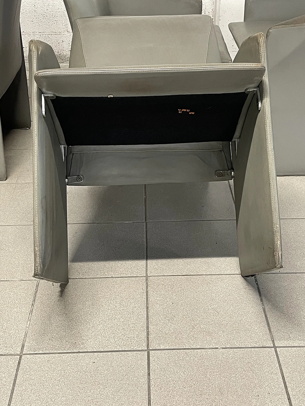 4 Leather armchairs by G. Offredi for Saporiti Italia, 1980s 23