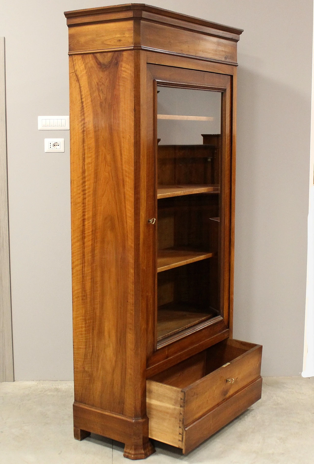 Louis Philippe walnut display cabinet, second half of the 19th century 6