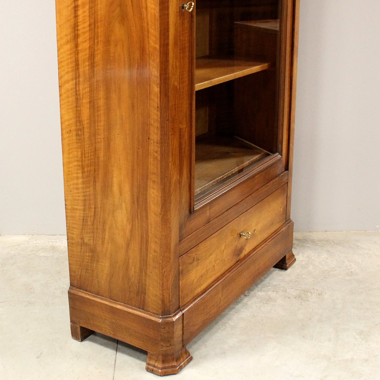 Louis Philippe walnut display cabinet, second half of the 19th century 8