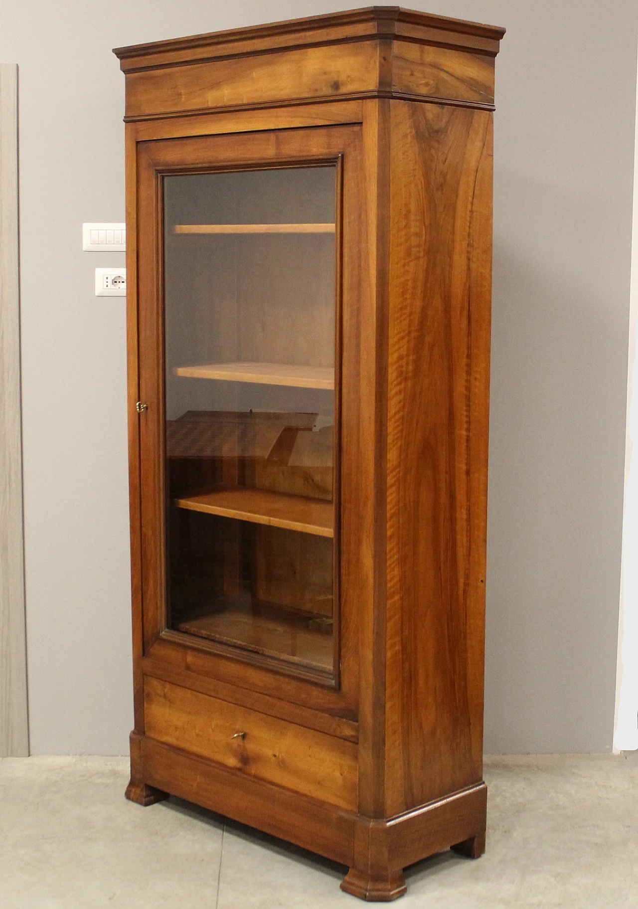 Louis Philippe walnut display cabinet, second half of the 19th century 9