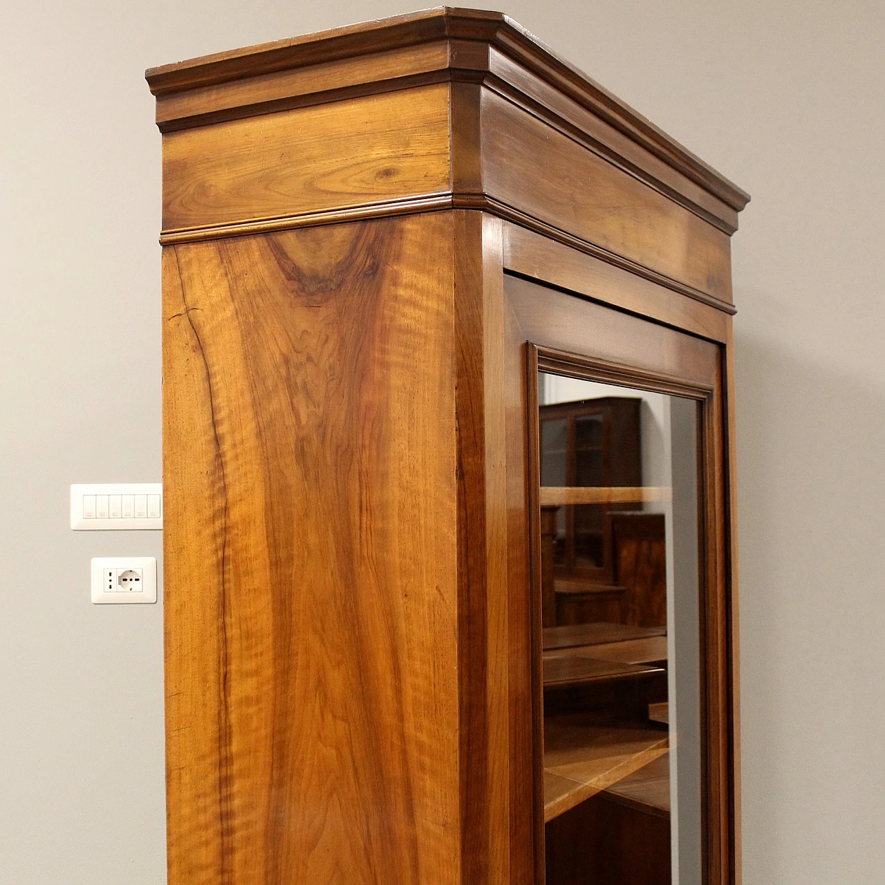 Louis Philippe walnut display cabinet, second half of the 19th century 11