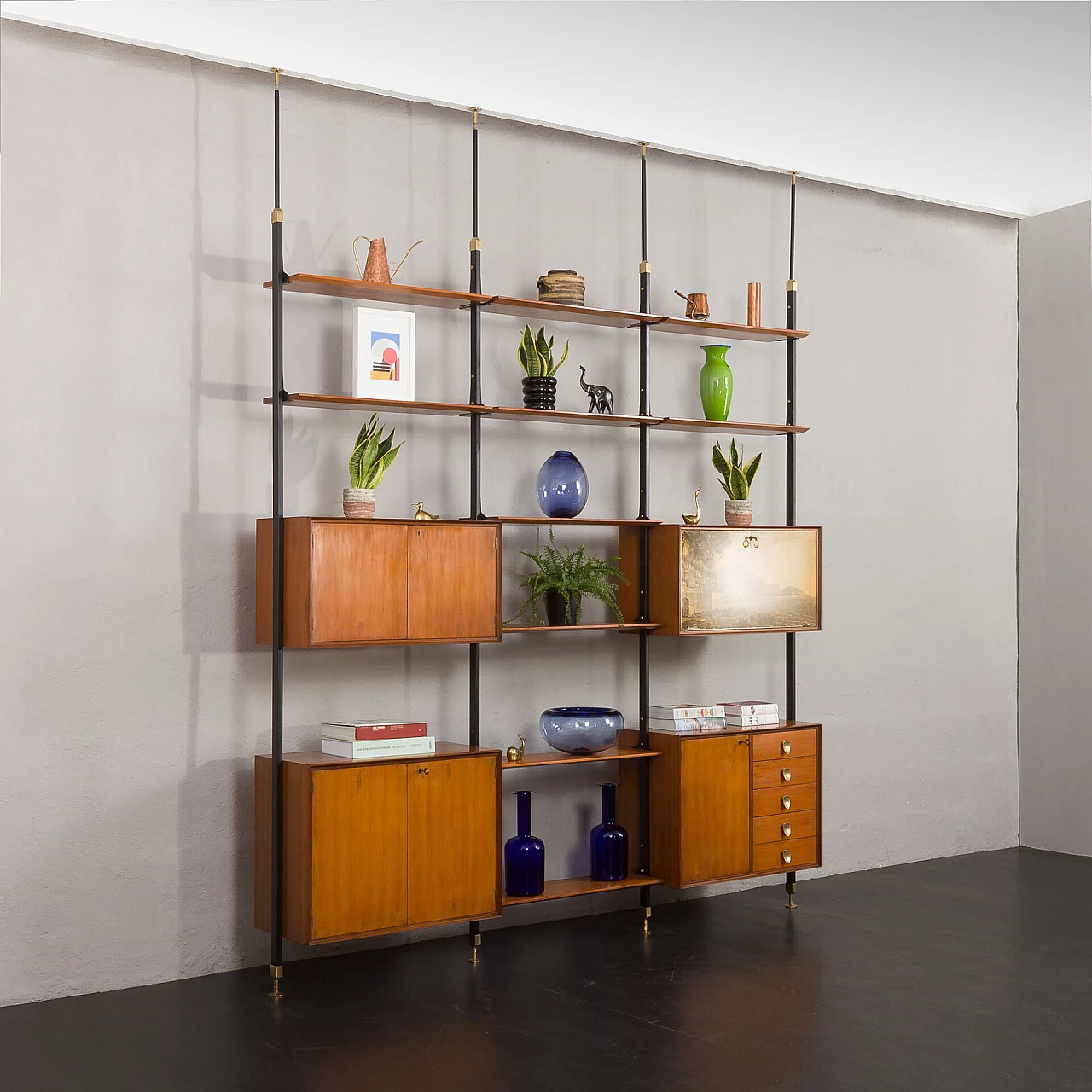 Floor-to-ceiling bookcase with decorated bar compartment, 1960s 2