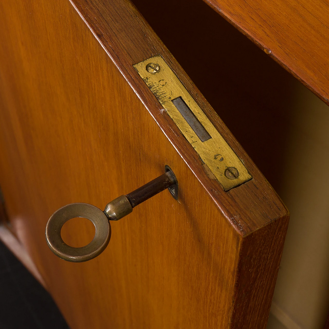 Floor-to-ceiling bookcase with decorated bar compartment, 1960s 12