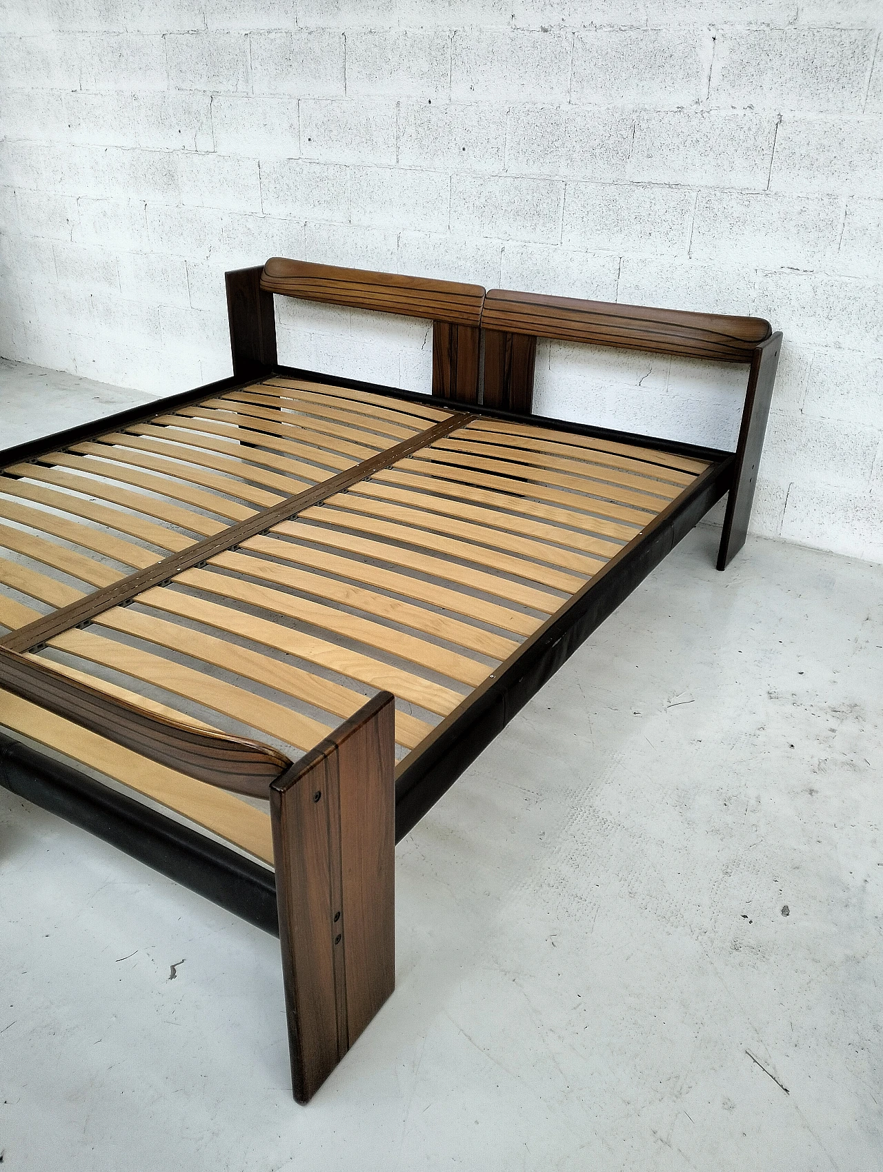 Artona double bed by A. & T. Scarpa for Maxalto, 1970s 9